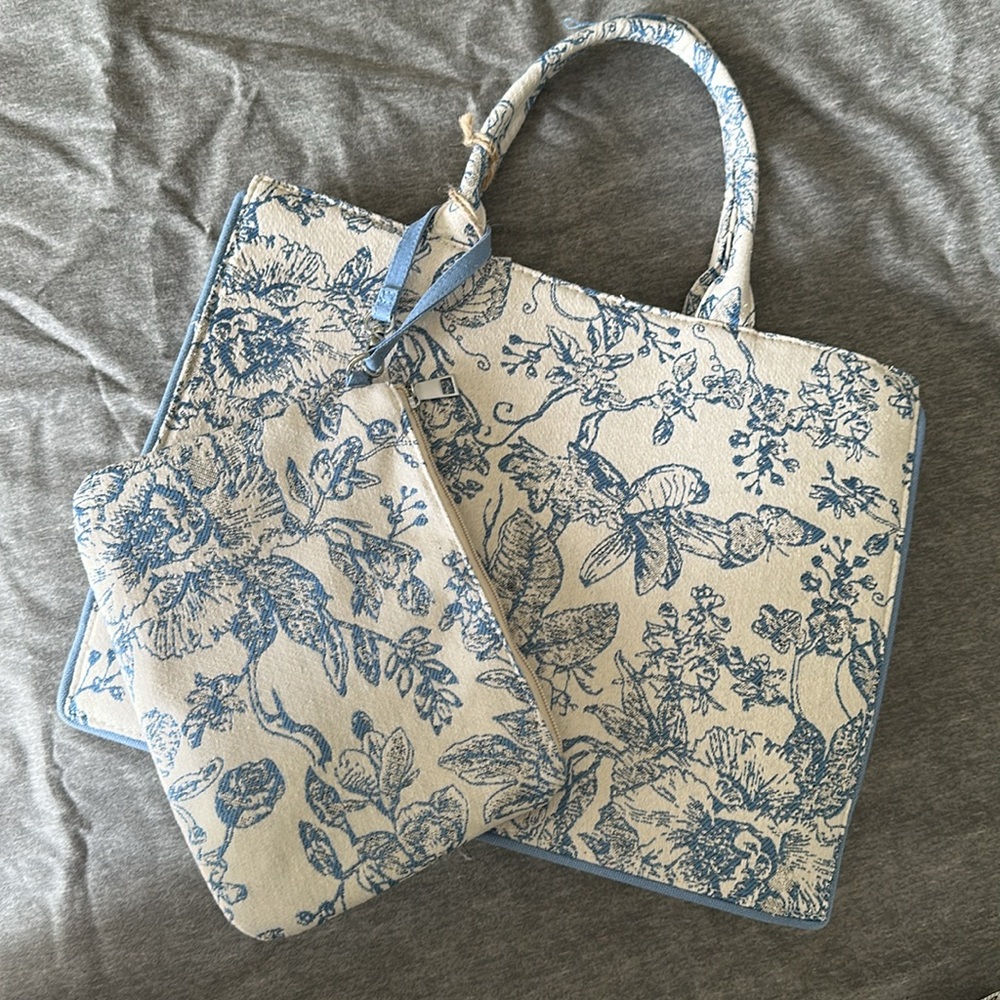 Antik Kraft- Elegant Blue Floral Tote Bag